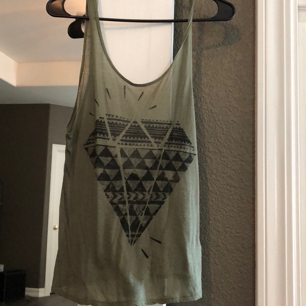 Green tank diamond design